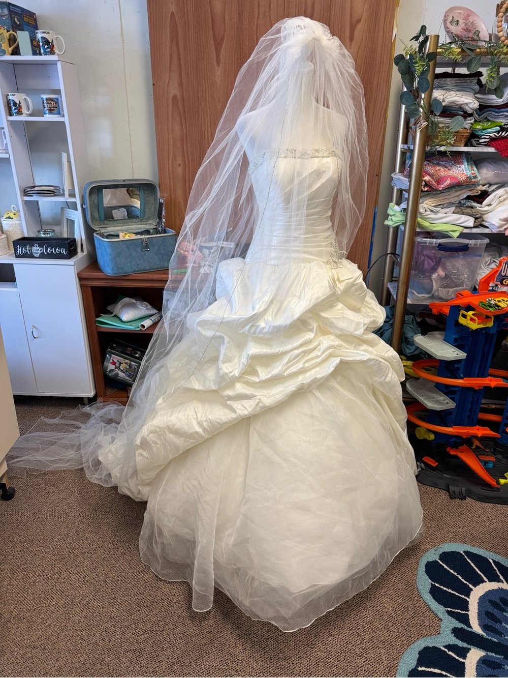 David’s Bridal Wedding Dress Veil Blusher Crinoline Size 4 Regular Strapless